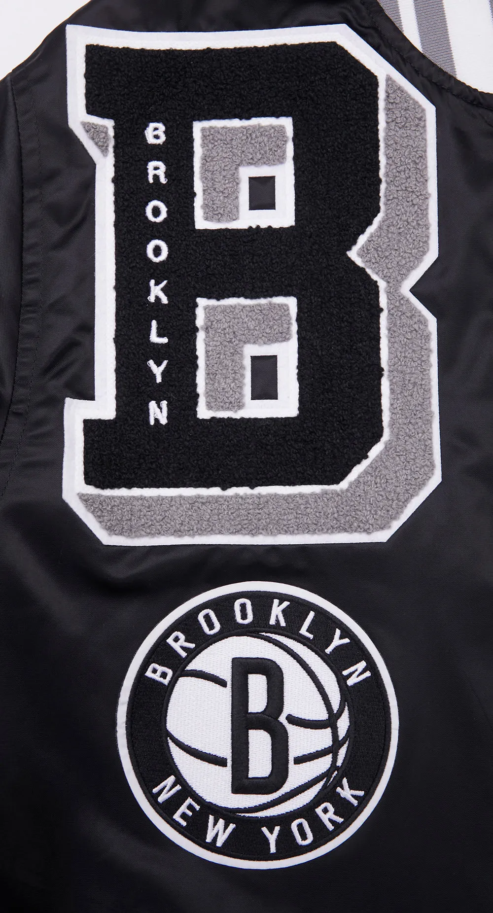NBA BROOKLYN NETS MASHUP MEN'S RIB SATIN JACKET (BLACK/GRAY)