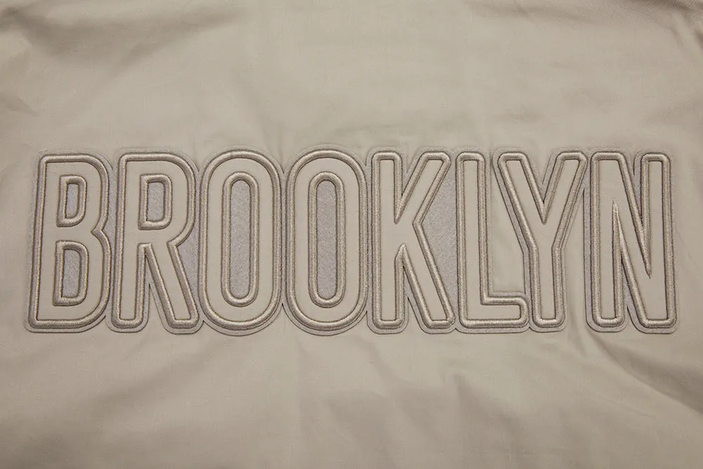 NBA BROOKLYN NETS NEUTRAL TWILL JACKET (TAUPE)