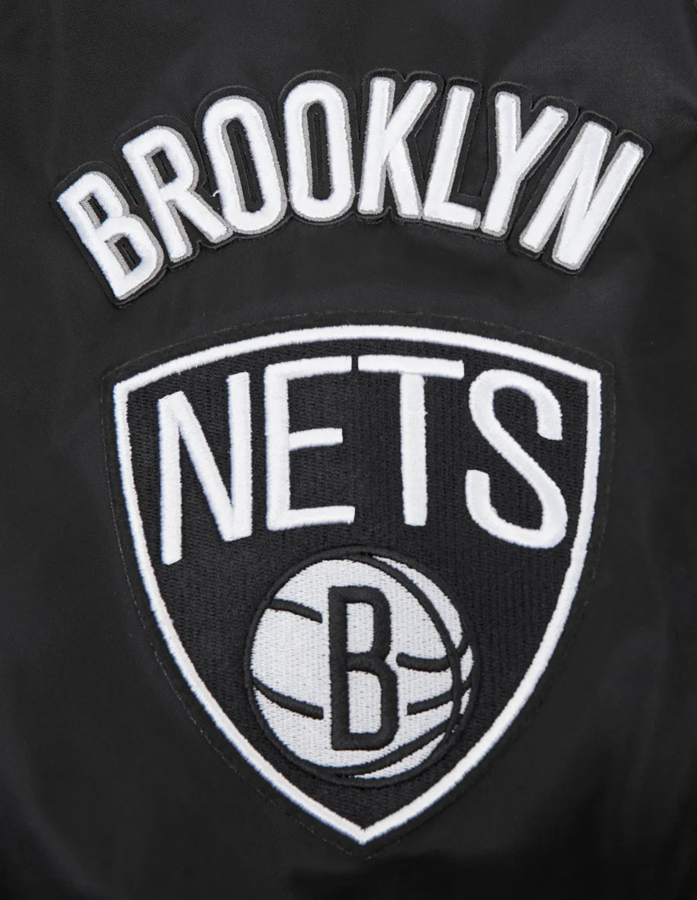 NBA BROOKLYN NETS OLD ENGLISH MEN'S RIB SATIN JACKET (BLACK/GRAY)