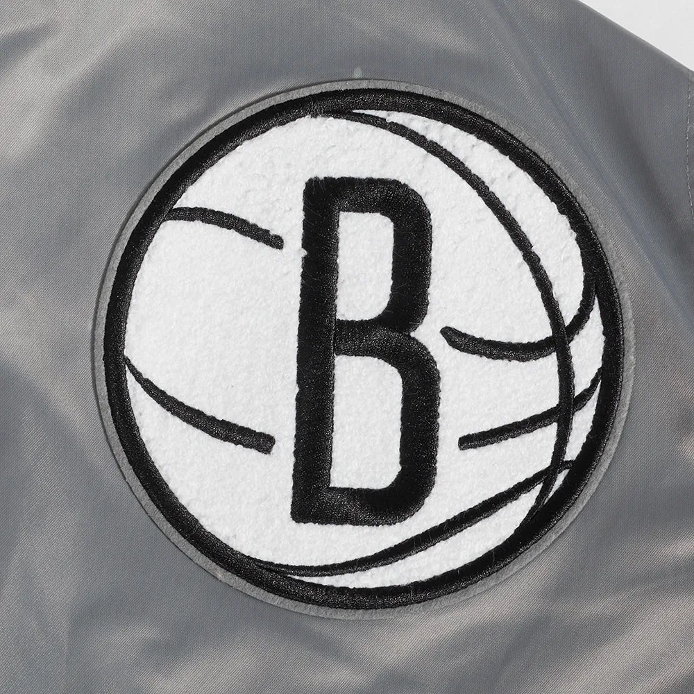 NBA BROOKLYN NETS OLD ENGLISH MEN'S RIB SATIN JACKET (GRAY)