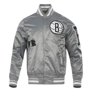 NBA BROOKLYN NETS OLD ENGLISH MEN'S RIB SATIN JACKET (GRAY)